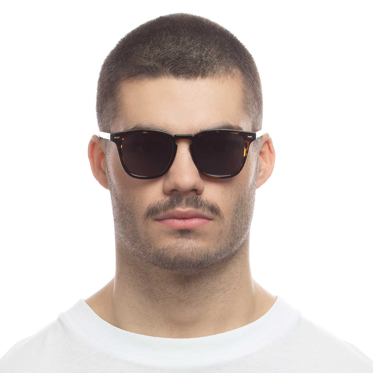 Le Specs No Biggie – Écaille – verres noirs polarisés – portées