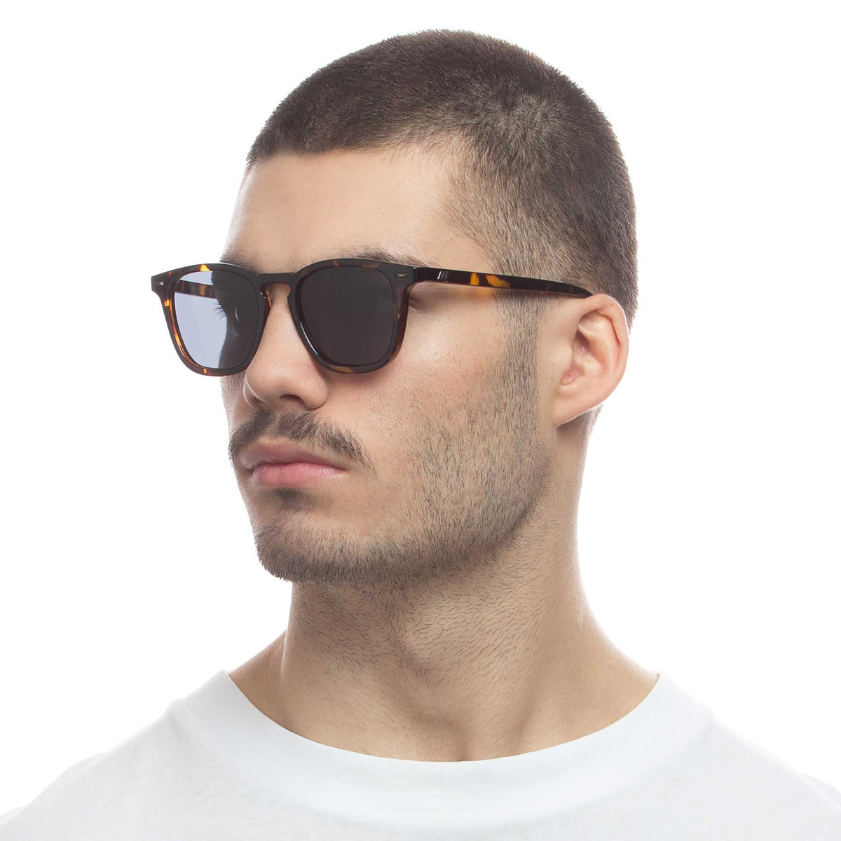 Le Specs No Biggie – Écaille – verres noirs polarisés – portées