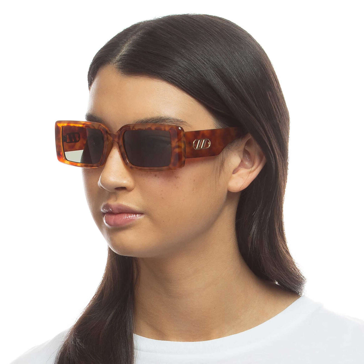 Le Specs The Impeccable – Écaille – verres noirs – portées