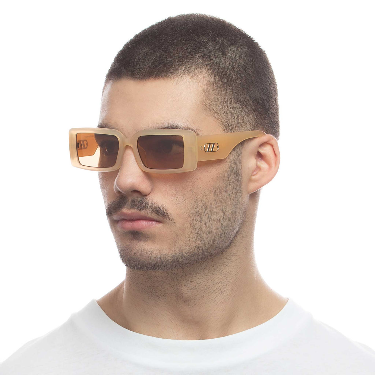 Le Specs The Impeccable – Beige – verres marron – portées