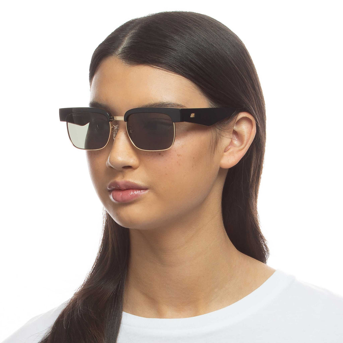 Le Specs River Shallow – Noir – verres noirs – portées