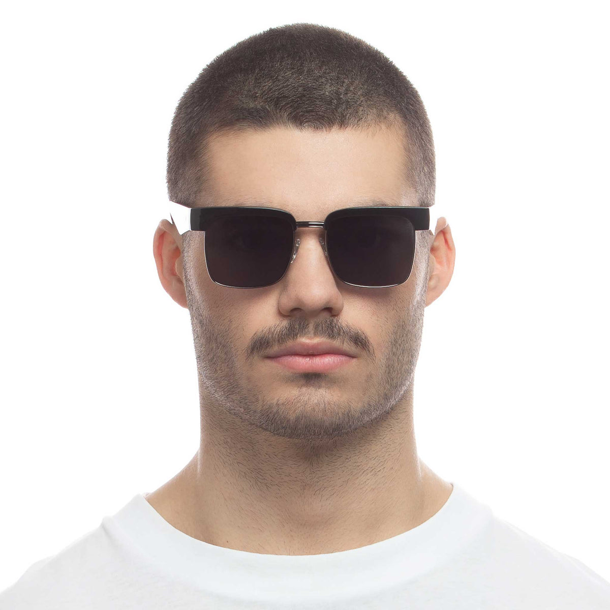 Le Specs River Deep – Noir – verres noirs – portées