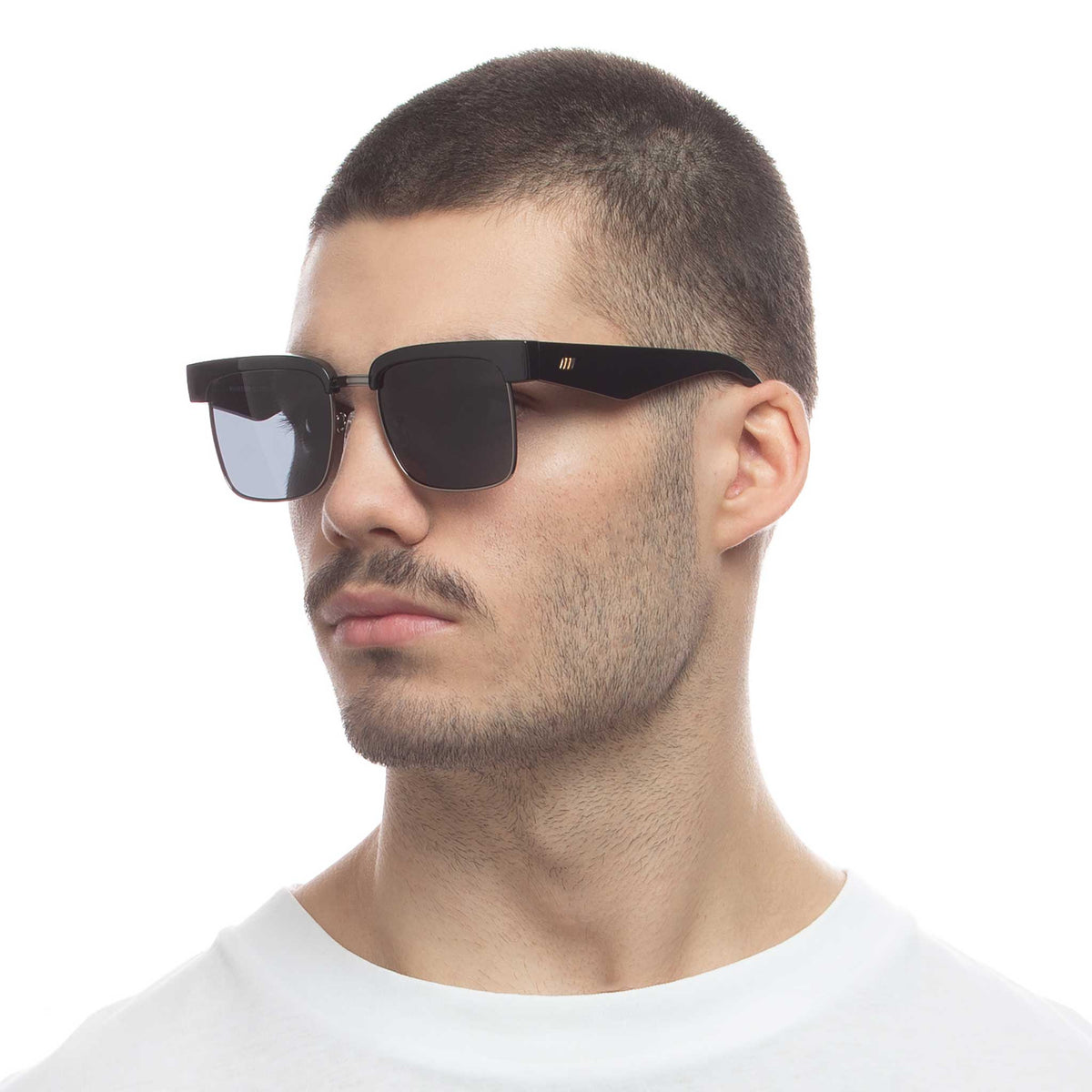 Le Specs River Deep – Noir – verres noirs – portées