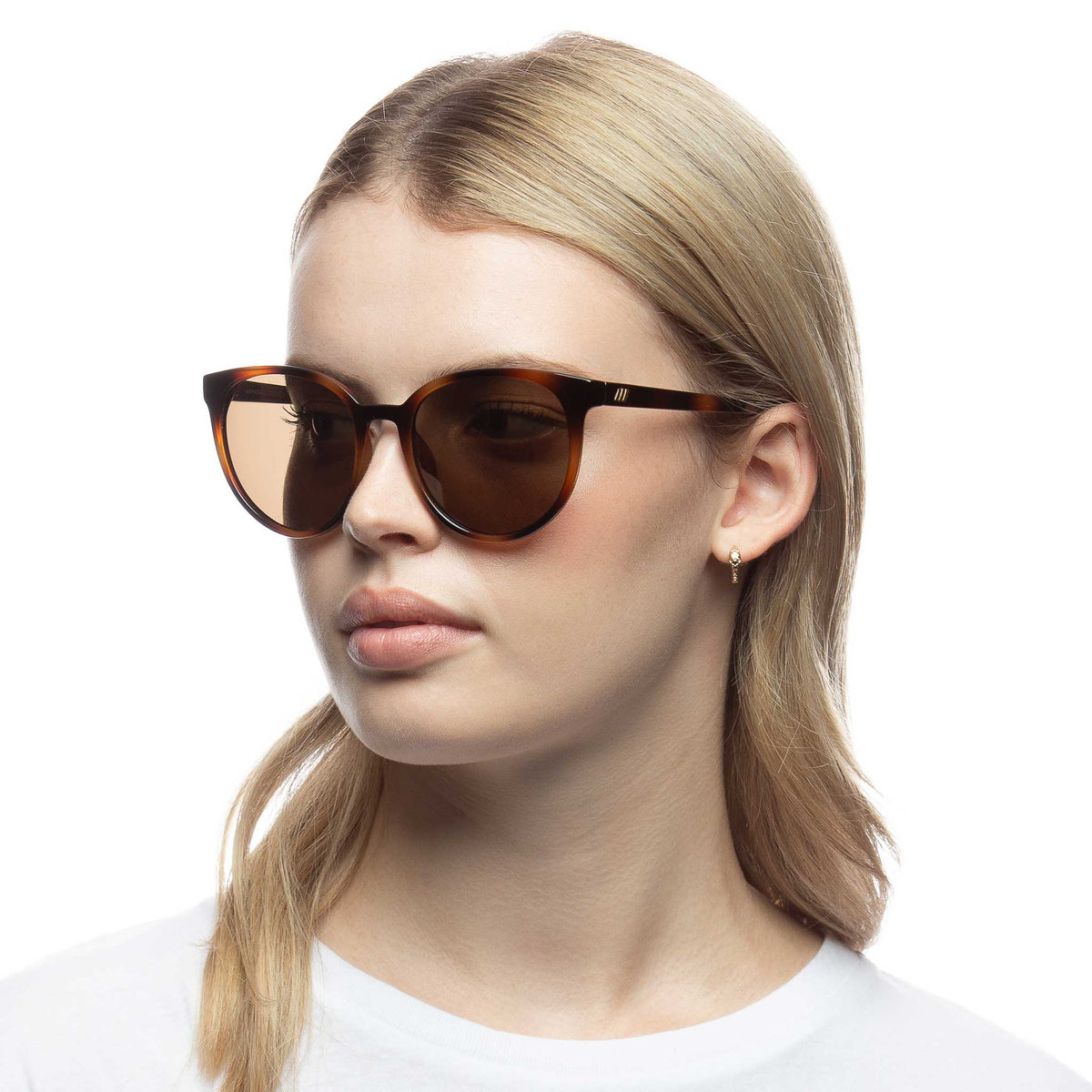 Le Specs Armada – Écaille – verres marron polarisés – portées
