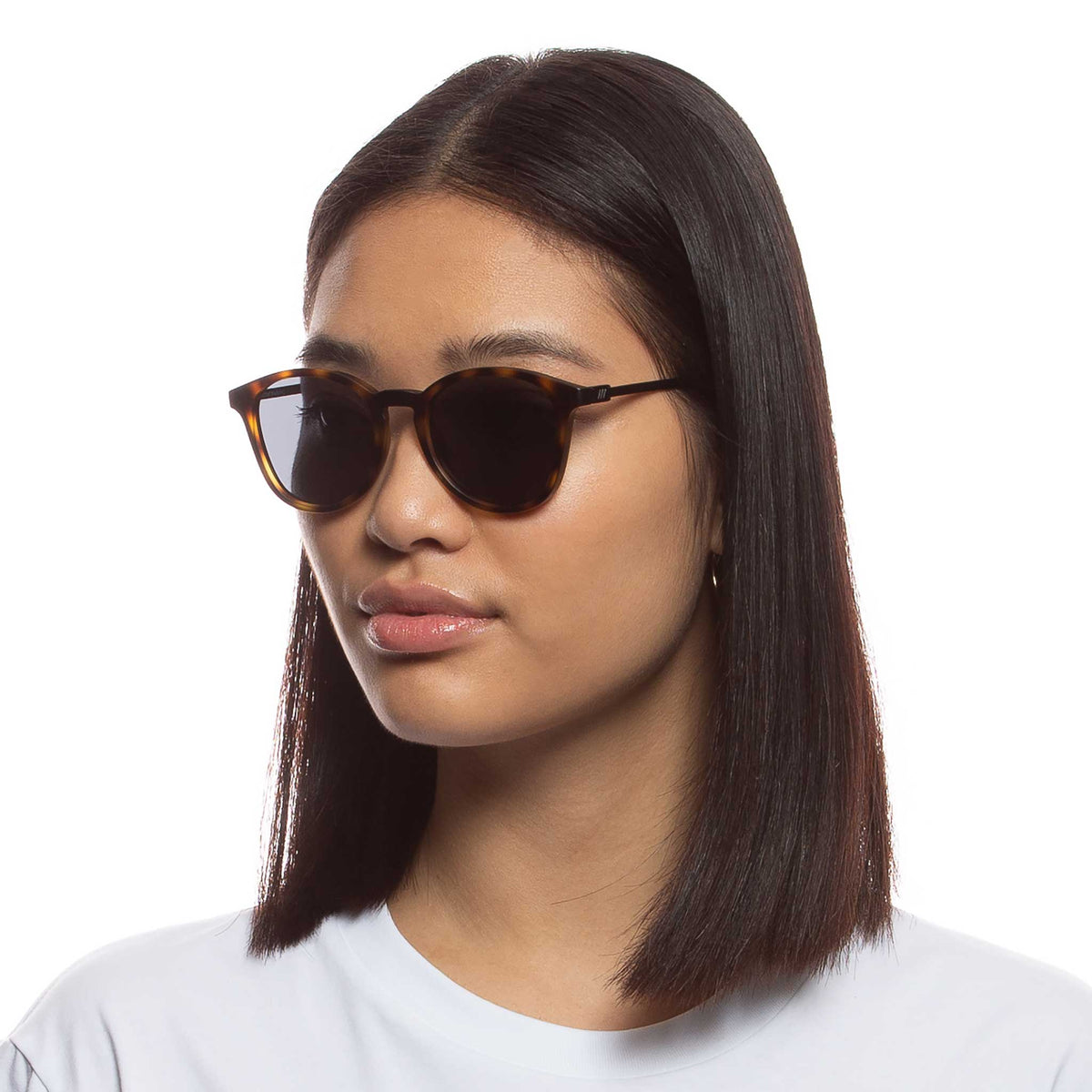 Le Specs Contraband – Écaille – verres noirs – portées