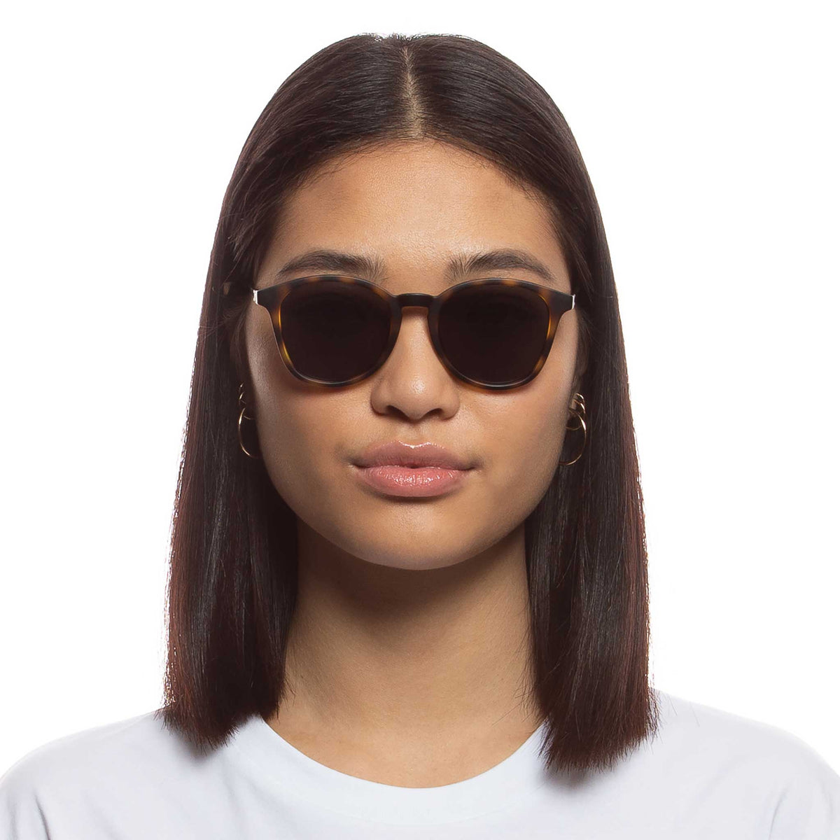 Le Specs Contraband – Écaille – verres noirs – portées