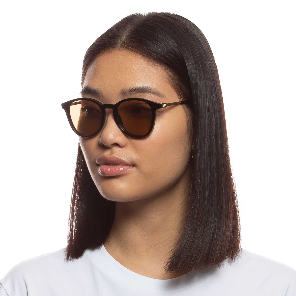 Le Specs Contraband – Noir – verres marron – portées