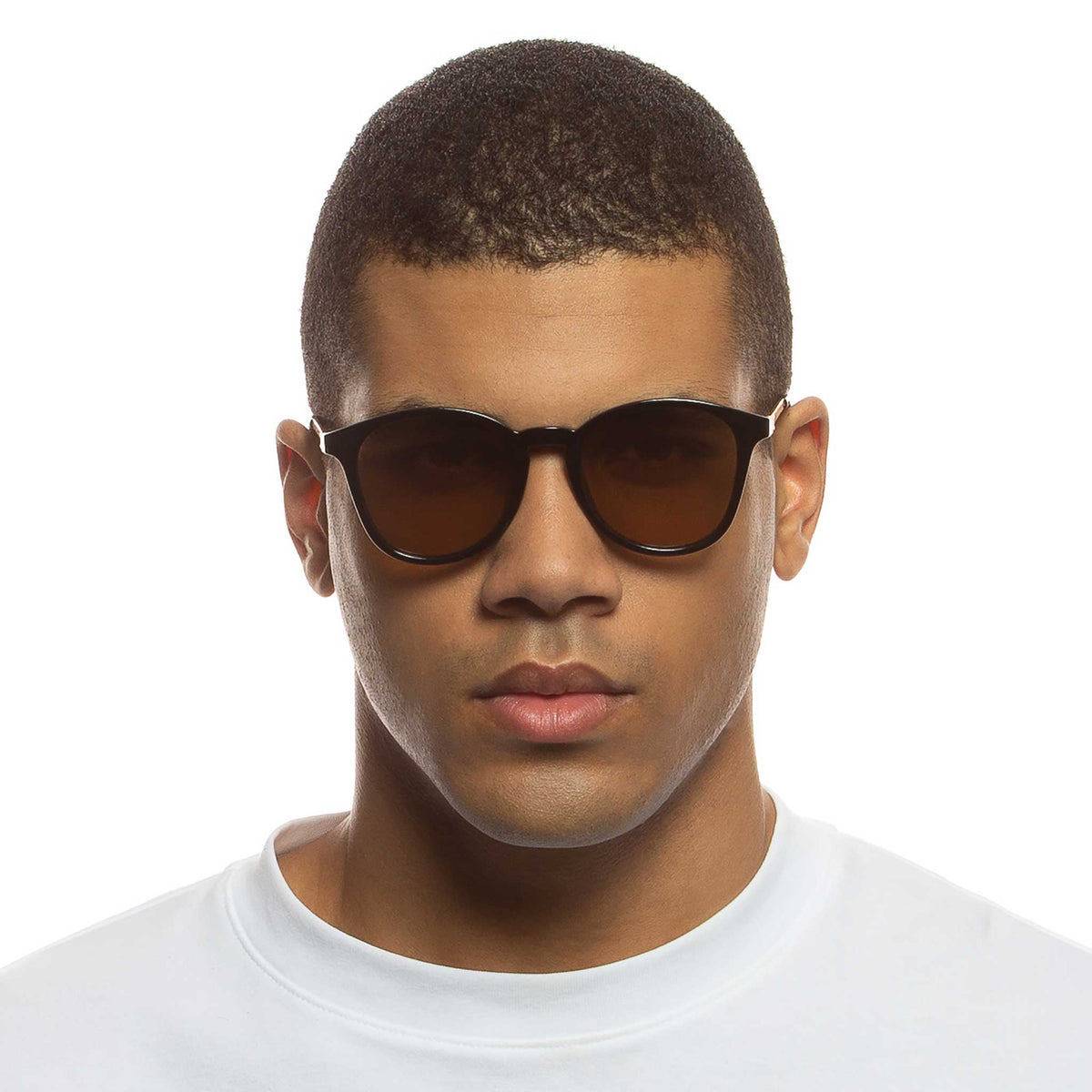 Le Specs Contraband – Noir – verres marron – portées