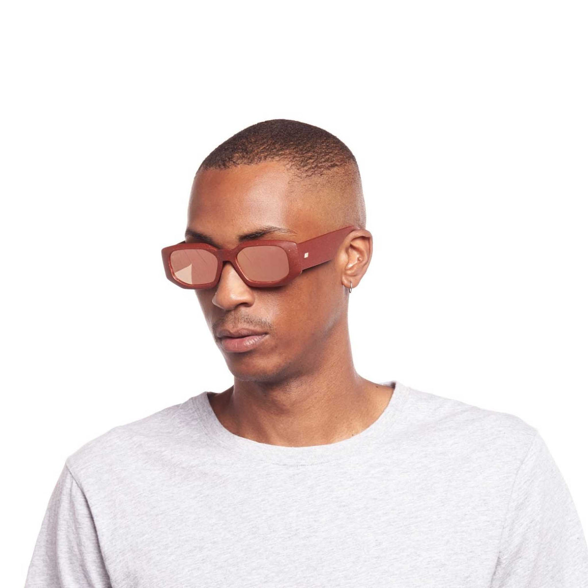 Le Specs Le Sustain Grass Half Full – Marron – verres orange miroir – portées