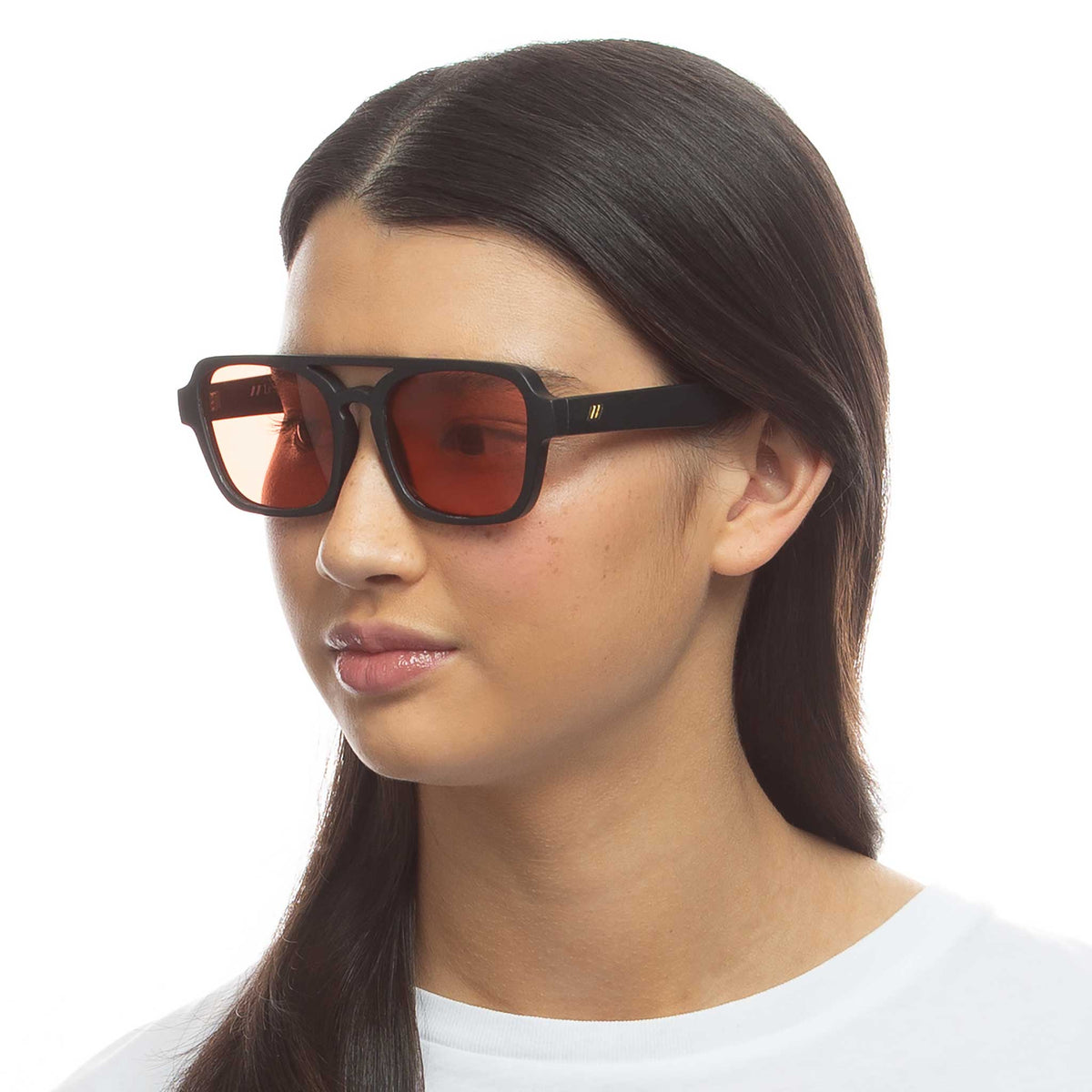 Le Specs Le Sustain Unwritten Straw – Noir mat – verres roses – portées