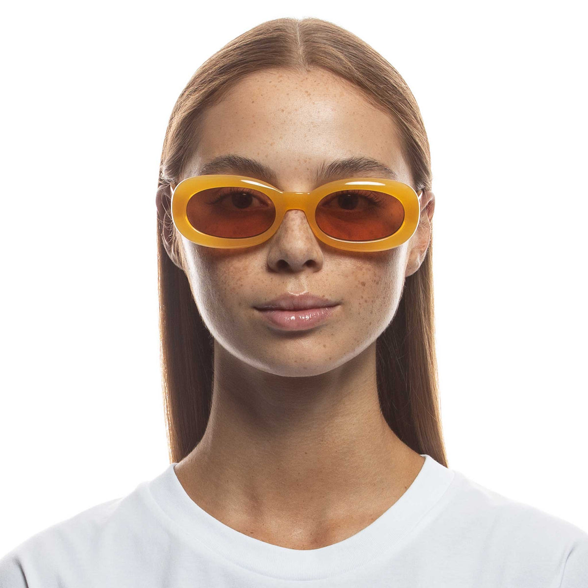Le Specs Outta Trash – Orange – verres marron – portées