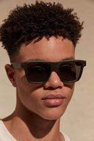 Le Specs Le Sustain Grassy Knoll – Marron – verres verts – portées