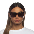 Le Specs Luxe Vega Alt Fit – Marron – verres noirs – portées