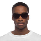 Le Specs Luxe Vega Alt Fit – Marron – verres noirs – portées