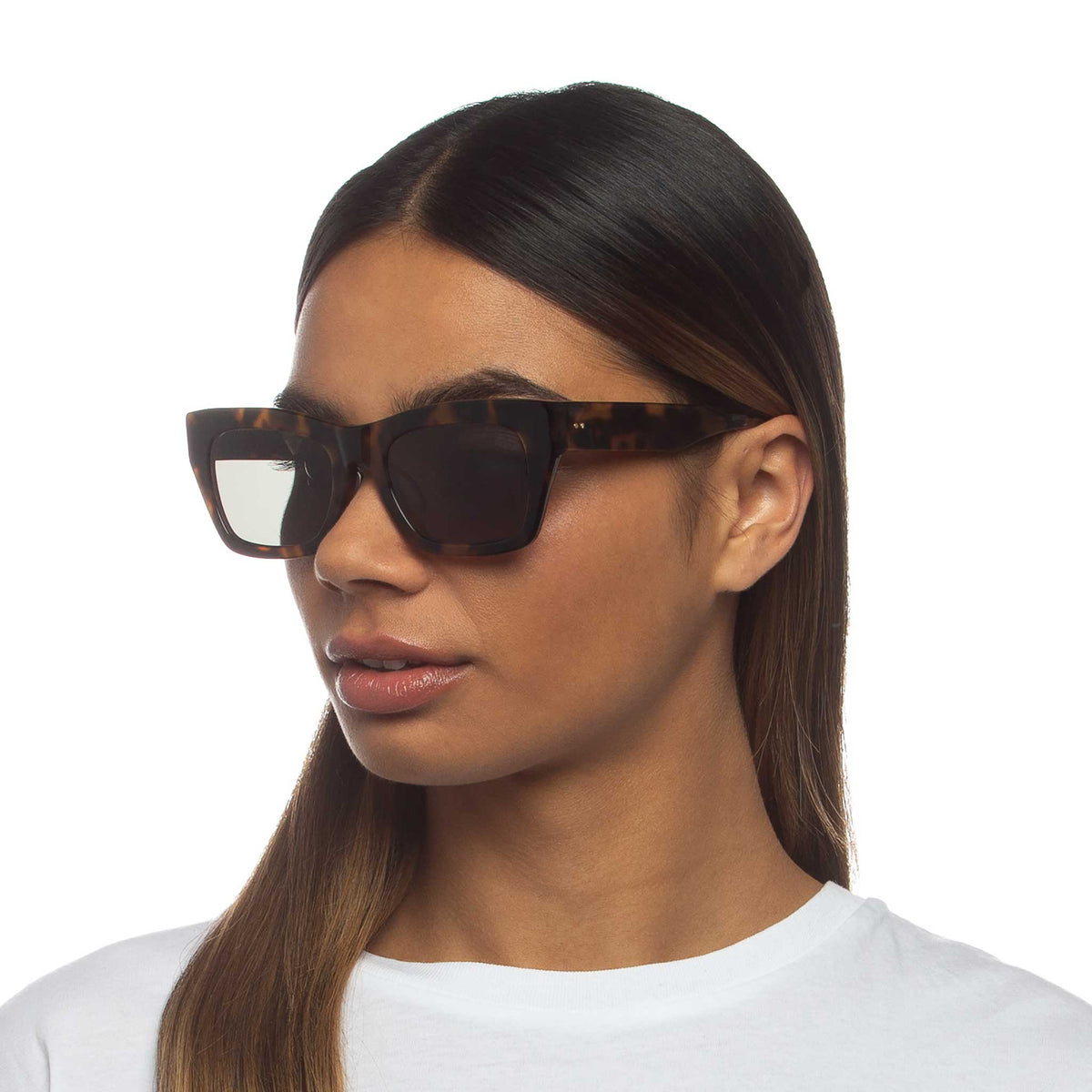Le Specs Luxe Vega Alt Fit – Marron – verres noirs – portées