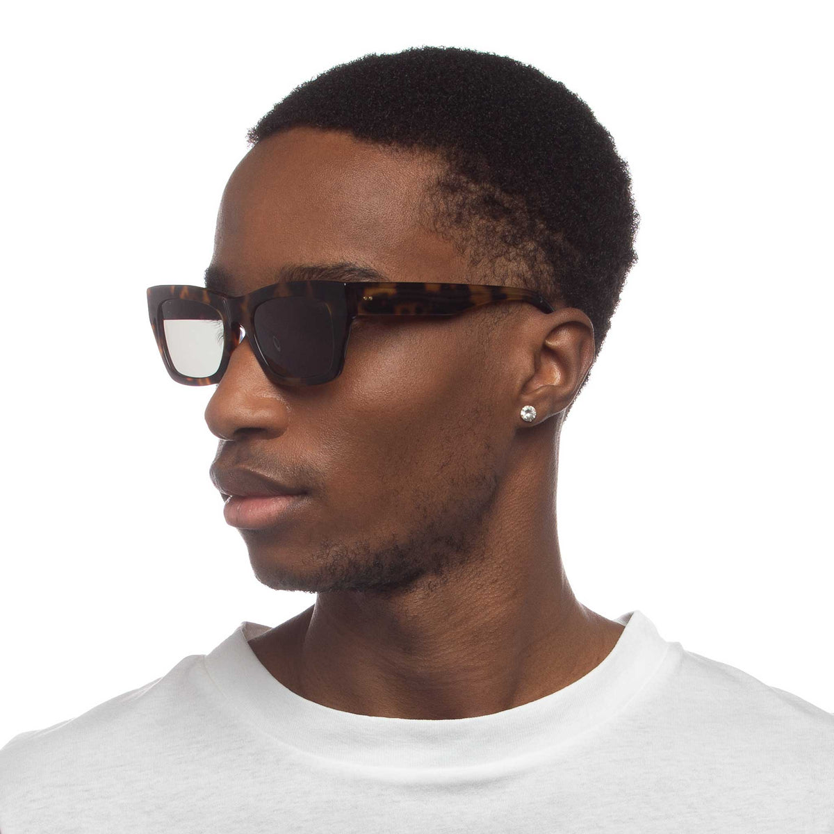 Le Specs Luxe Vega Alt Fit – Marron – verres noirs – portées