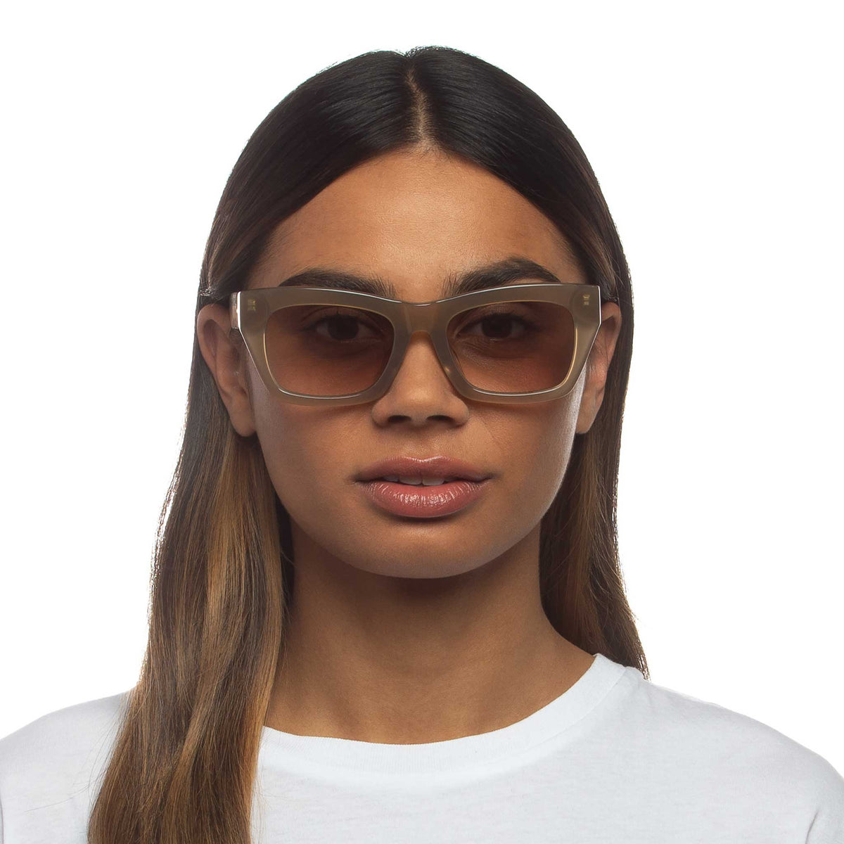 Le Specs Luxe Vega Alt Fit – Gris – verres marron – portées