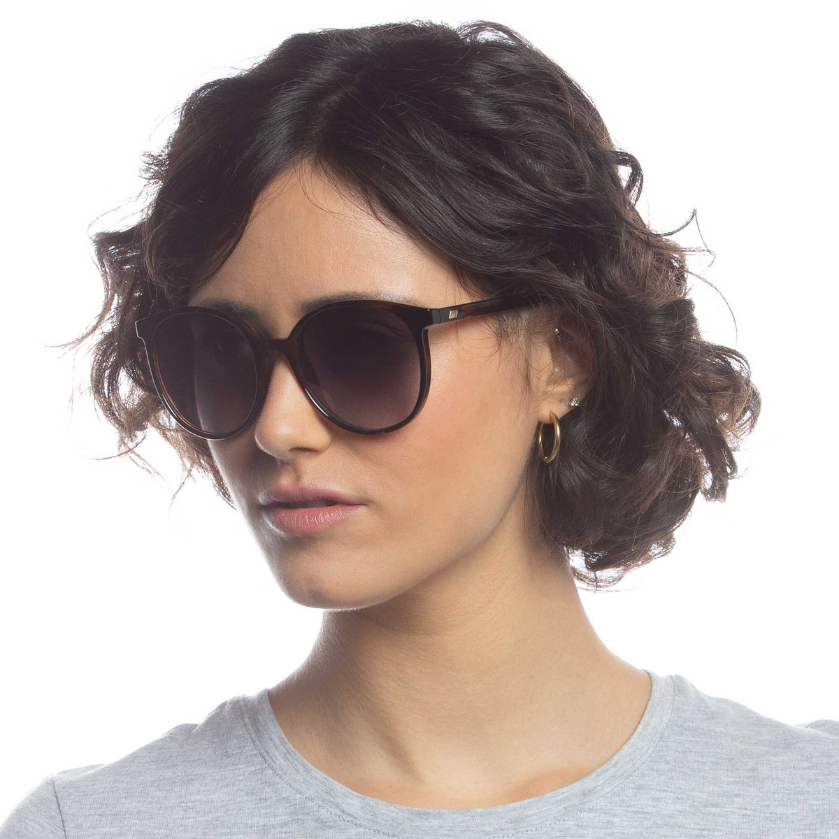 Le Specs Momala – Écaille – verres noirs – portées