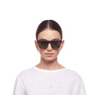 Le Specs Le Sustain Grassy Knoll – Noir – verres bleus miroir – portées