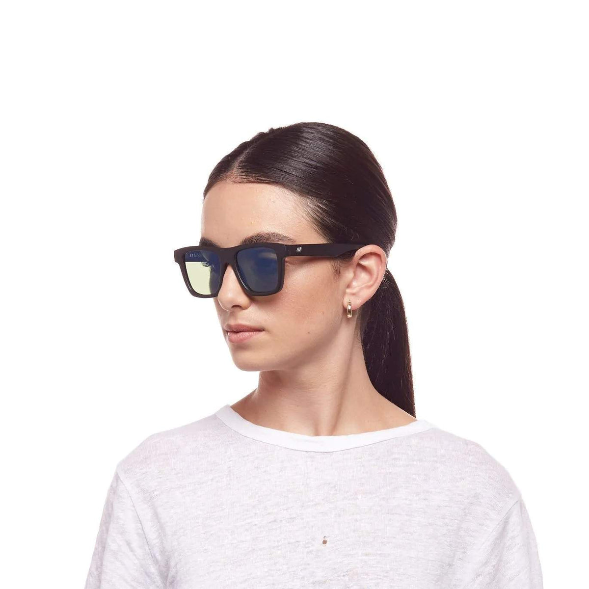 Le Specs Le Sustain Grassy Knoll – Noir – verres bleus miroir – portées