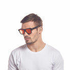 Le Specs Le Sustain Grassy Knoll – Noir – verres orange miroir – portées